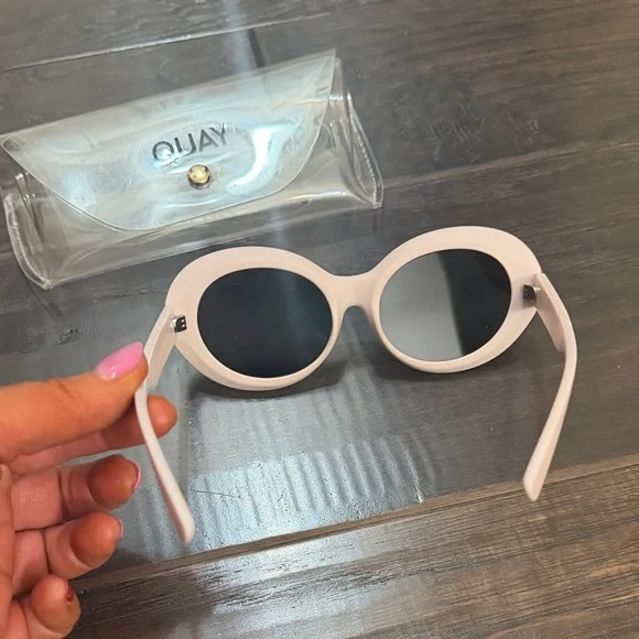 Quay Sunglasses Pink Round Mirror - Picture 7 of 8